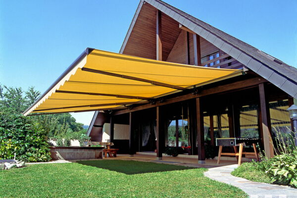 Sonnenstoren und Senkrechtstoren Schneider Storen AG